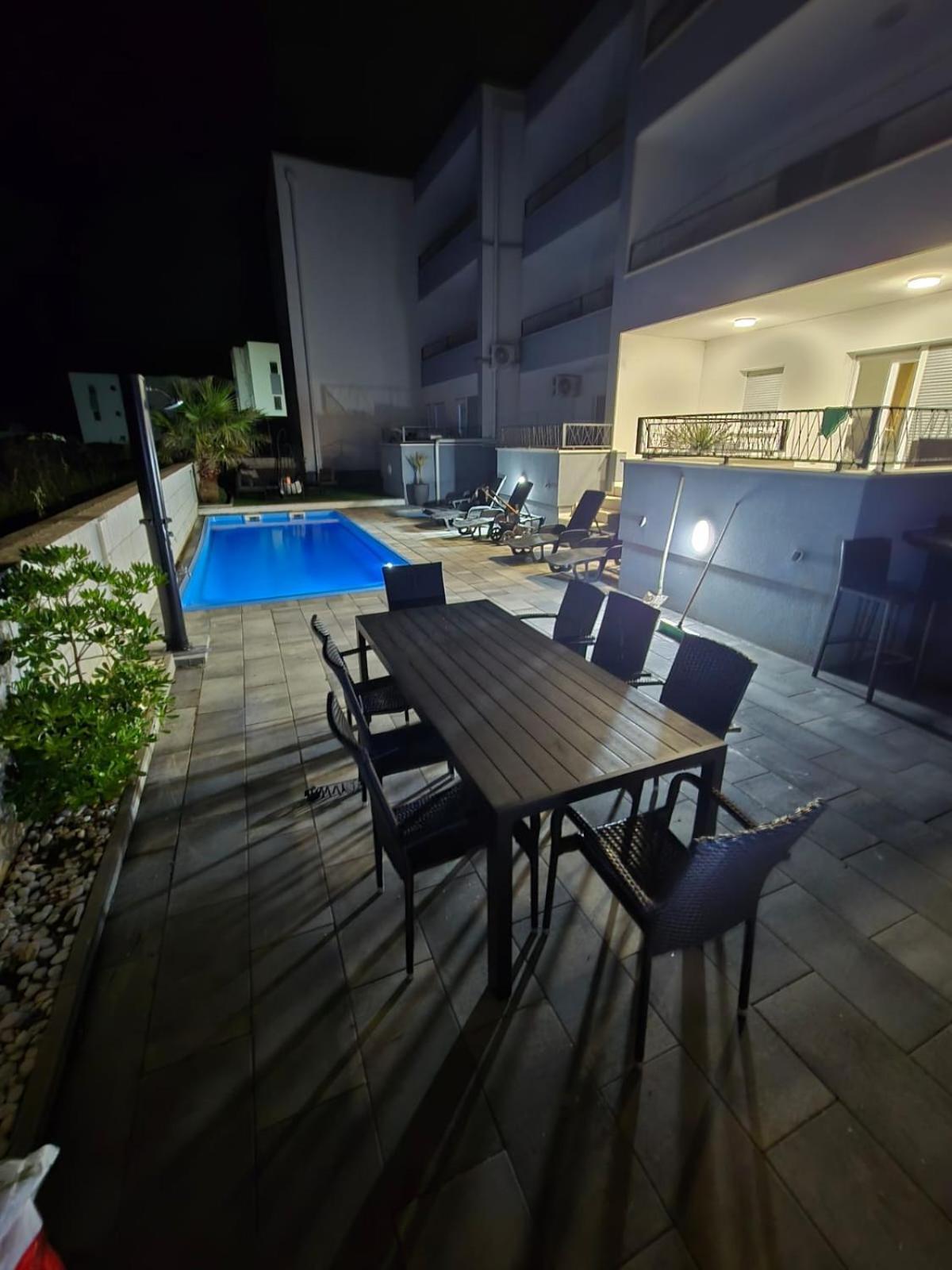 Apartmani Anastasia With Pool, Новалья Экстерьер фото